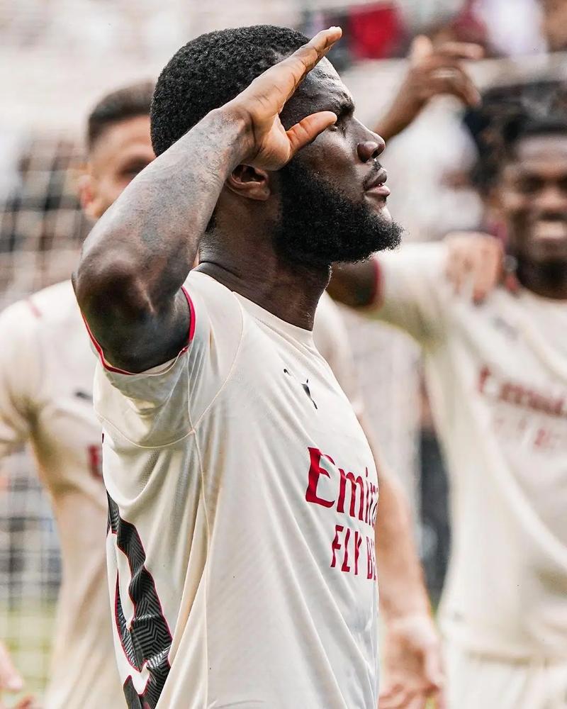 西甲：巴萨主场3-0完胜瓦伦西亚