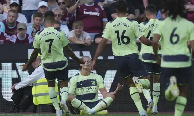 表情严肃！杨鸣回应遭江苏大逆转：球员没能站出来，大家畏手畏脚